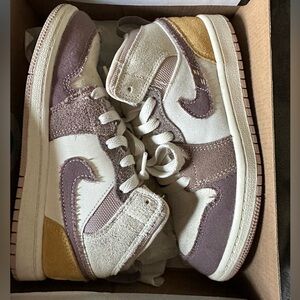 Kids Jordan 1 sneakers